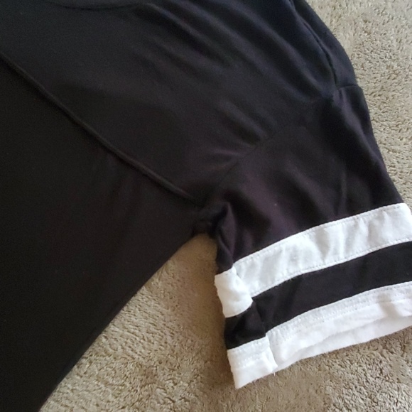 Black and white stripes high-low shirt - Picture 3 of 5